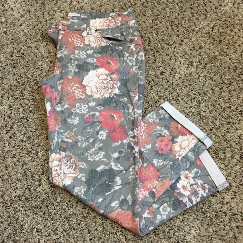 NY&Co Floral Capris
